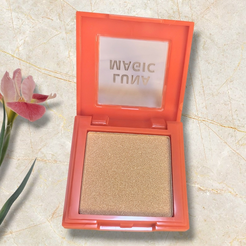 💄Luna Magic Powder Highlighter Color: Tulum Fair to Medium Complexion Travel Sz